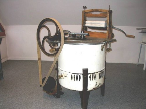 MACHINE LAVER.jpg