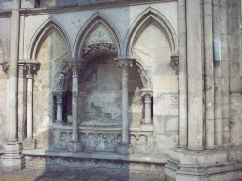 cathedrale rouen gisant.JPG